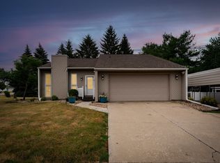 1226 Airport Rd, Bloomington, IL 61704