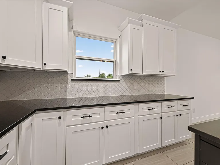 1343 Alpha Ln — Photo 21