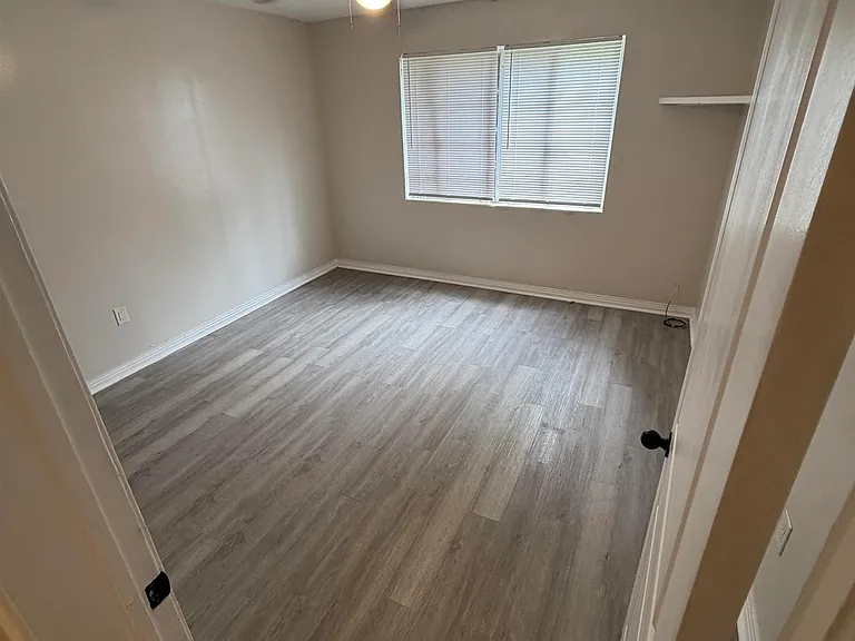 318 E Pershing St — Photo 8