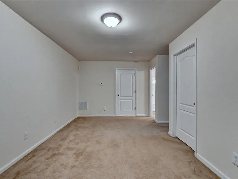 1641 Tailmore Ln — Photo 32