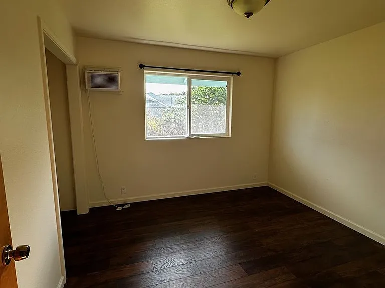 15-1300 Railroad Ave — Photo 7