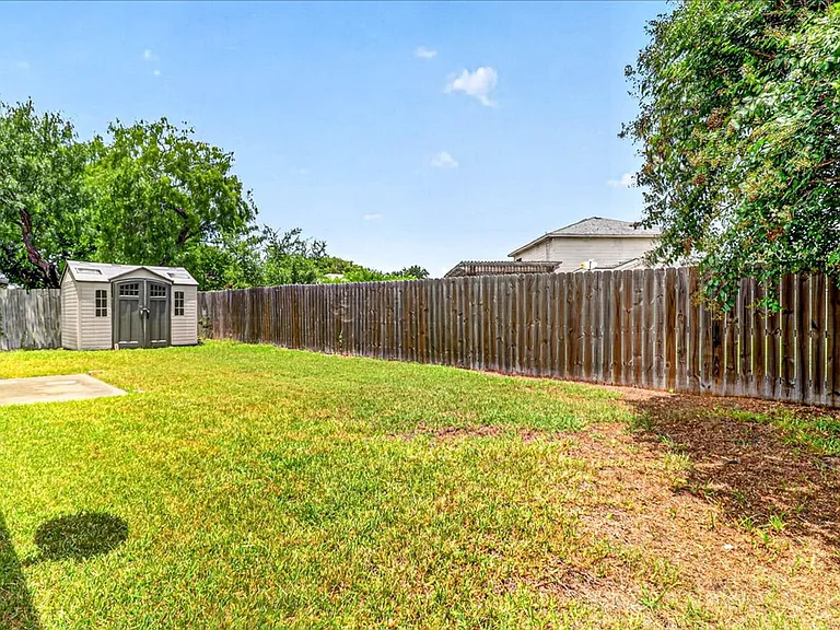 6810 Blue Skyway Dr — Photo 35