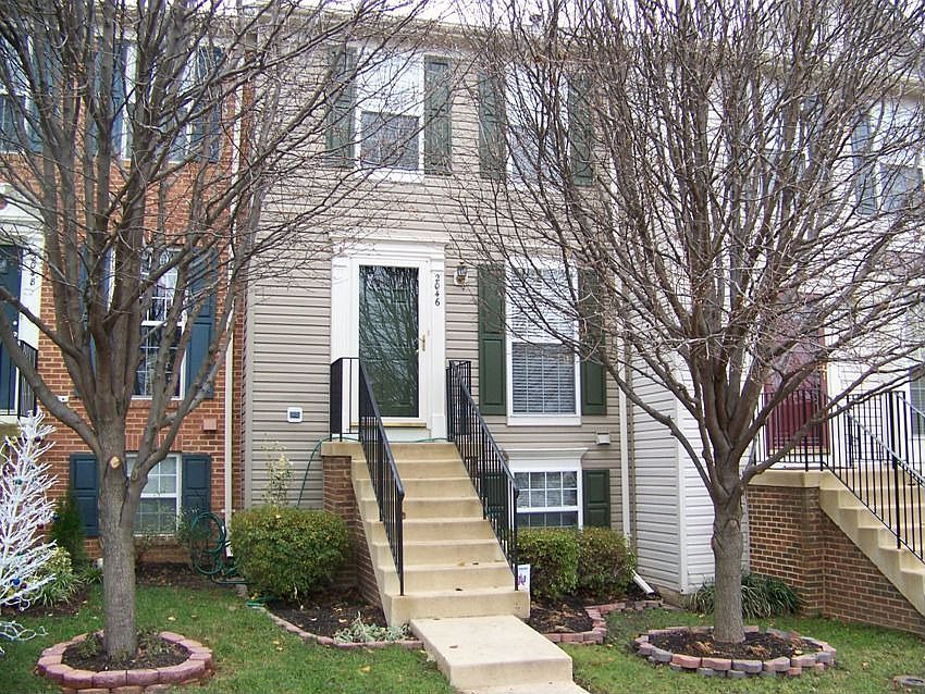 Beatuiful Curb Appeal!