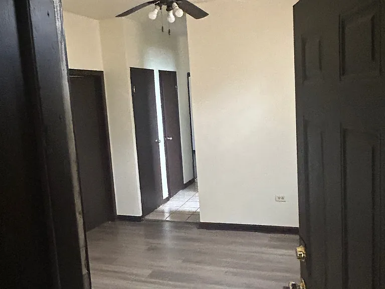 Livingroom with ceiling fan