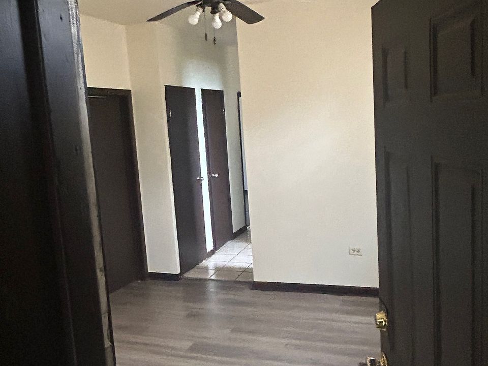 Livingroom with ceiling fan