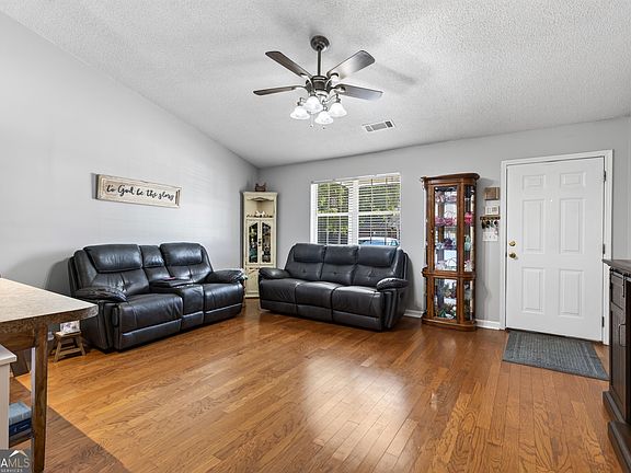 4th image of 2915 Florence Dr