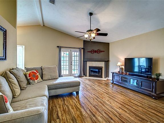 3rd image of 4602 Monterrey Dr