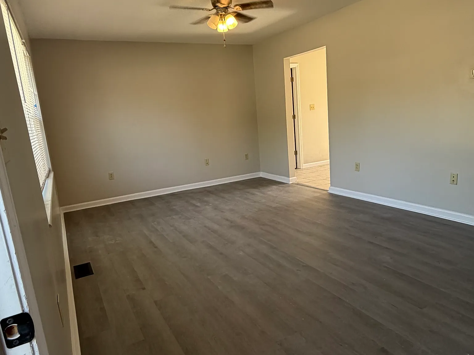3 bed, 1032 sqft, $1,650 — Photo 3