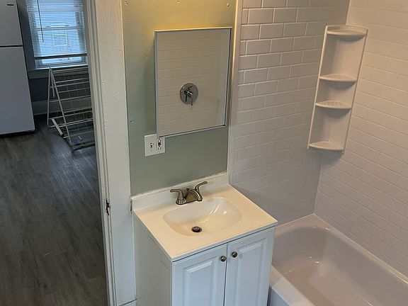 4th image of 3251 W 52nd St #Up