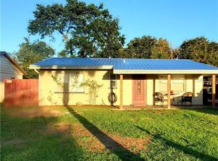 411 7th St S, Dundee, FL 33838