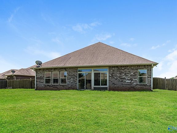 5th image of 402 Mossyleaf Dr
