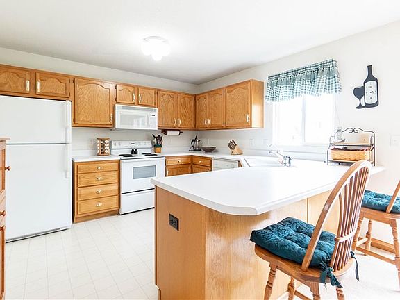 4th image of 2930 SW Glenbrooke Blvd