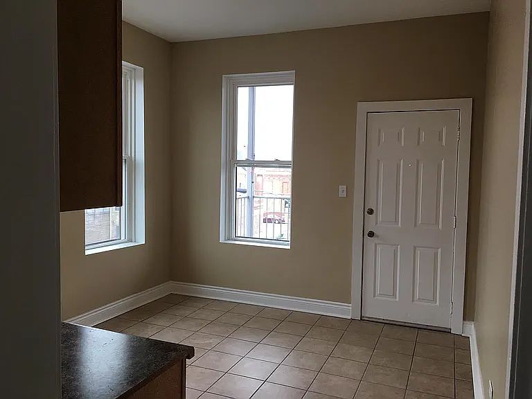1st image of 2121 S Leavitt St #1R