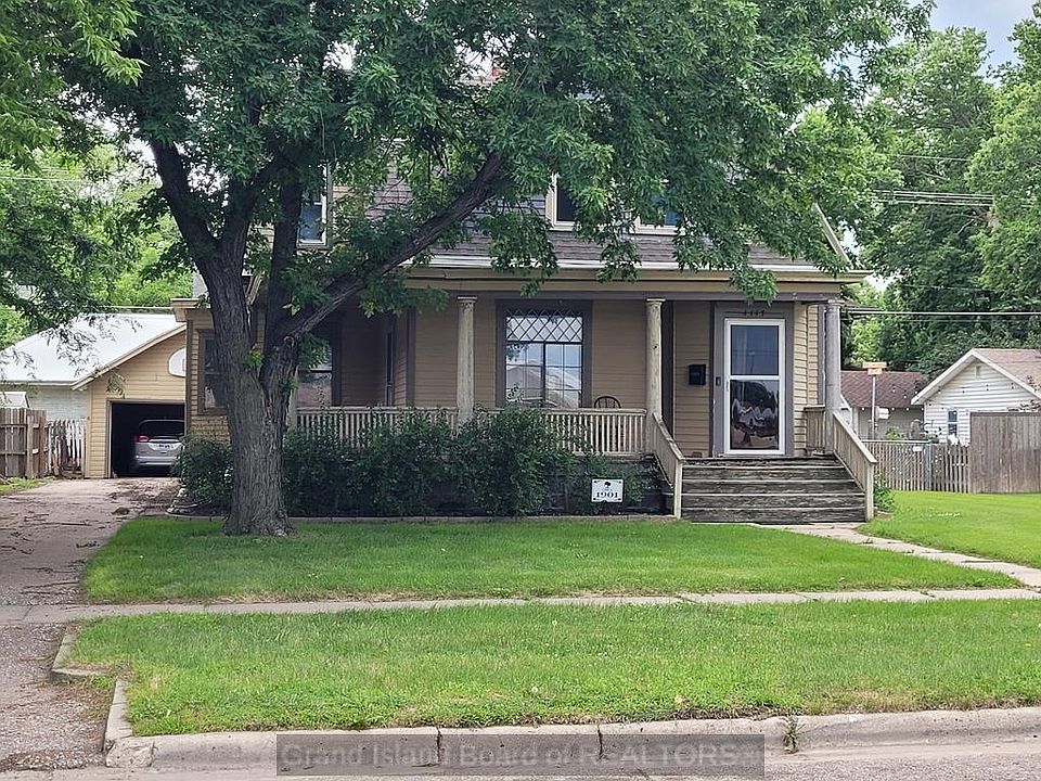 1st image of 1117 W 1st St