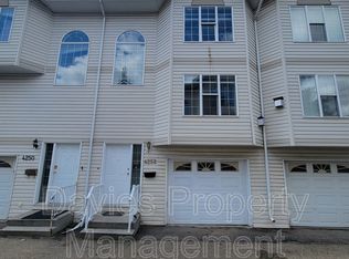 4252 29th Ave NW, Edmonton, AB T6L 7E9