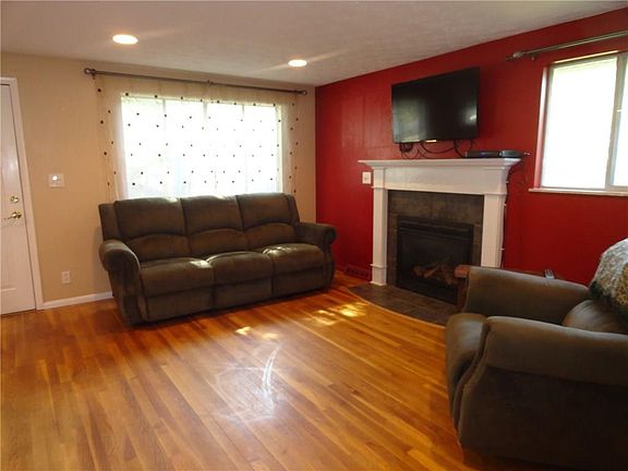 2nd image of 24 Somerset Ln