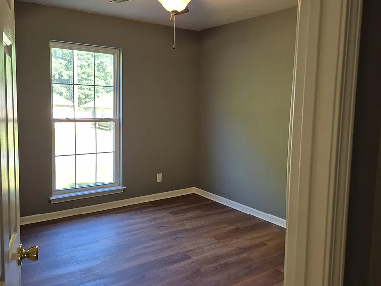 712 Michael Dr — Photo 22