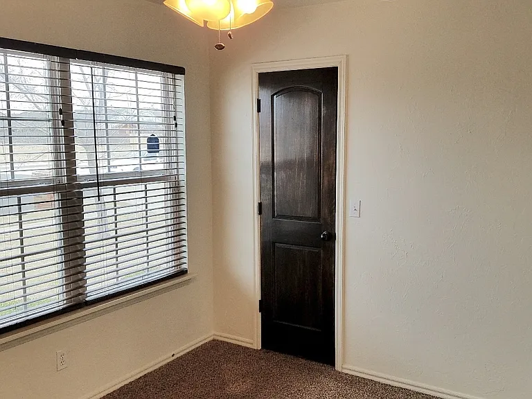 2508-2510 Leeds Ln — Photo 7