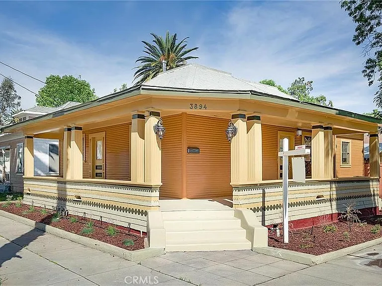 3894 Pine St — Photo 1