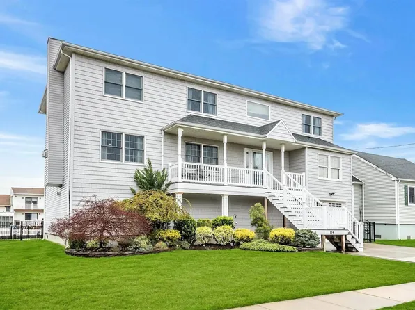 114 Beach Road, Massapequa, NY 11758