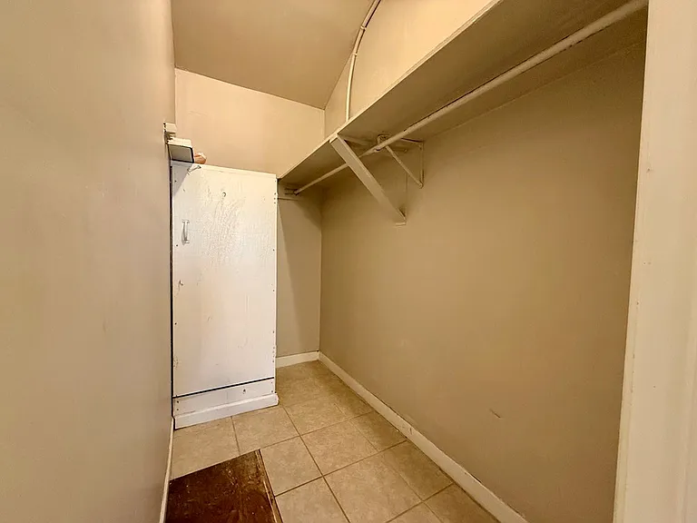 610 Burleson St — Photo 8