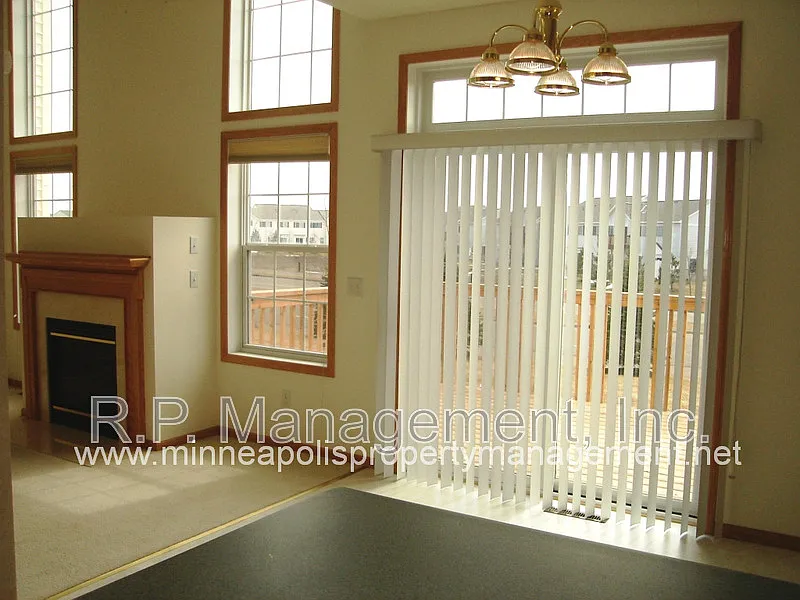 4 bed, 3.0 bath, 2250 sqft, $2,599 — Photo 3