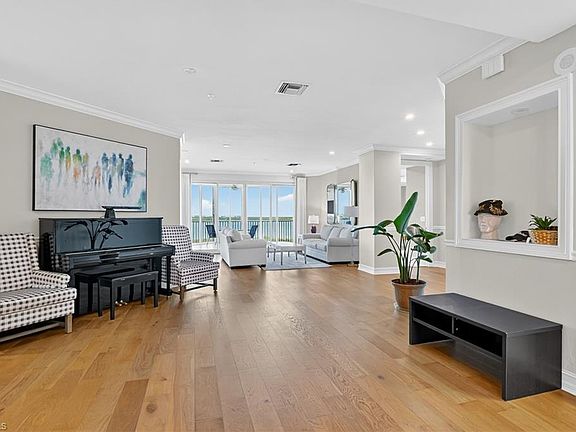 5th image of 4811 Island Pond CT #604
