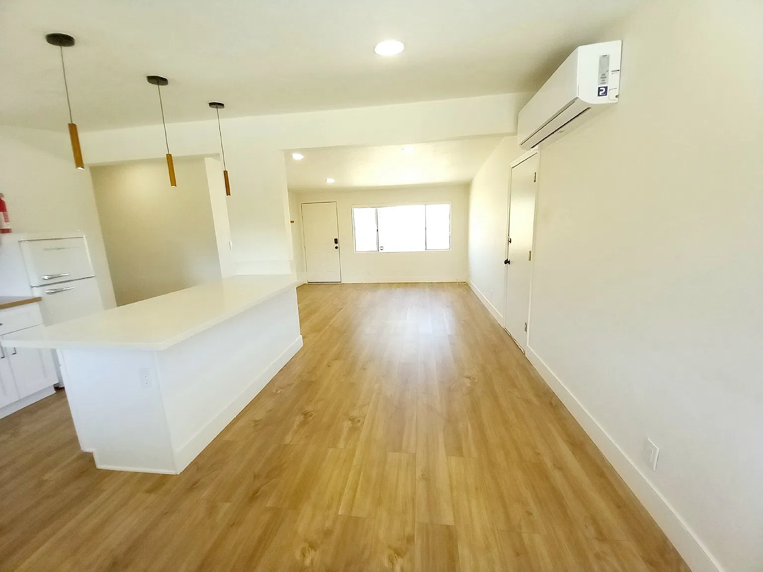 3 bed, 2.0 bath, 1026 sqft, $1,925 — Photo 2
