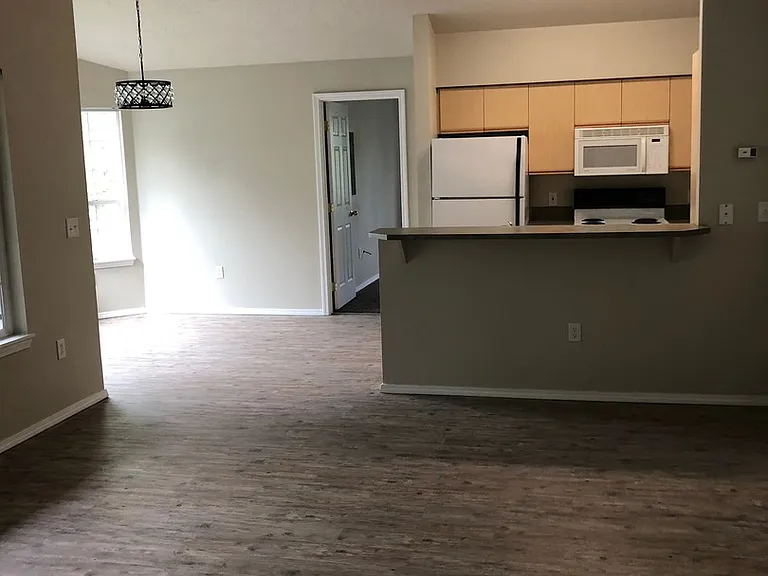 187 N Avenger Ln — Photo 1