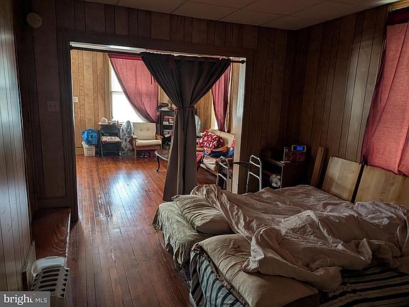 4th image of 206 Herman Ave
