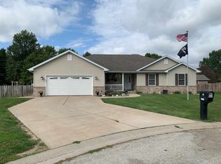 607 S Oak Grove Dr, Athens, IL 62613