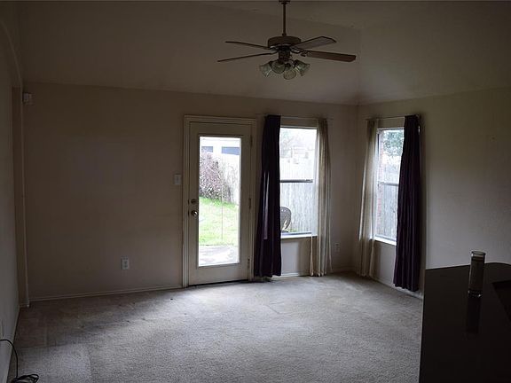 4th image of 426 Creekpoint Ct