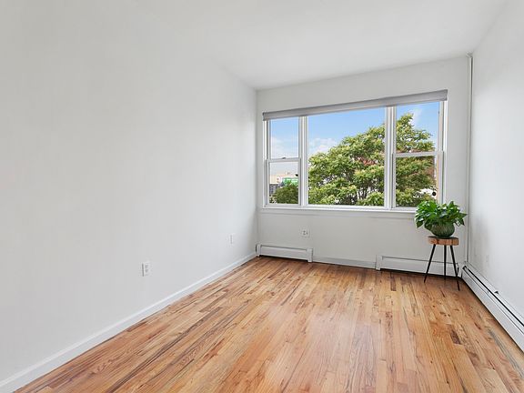 5th image of 303 Columbia St APT 3