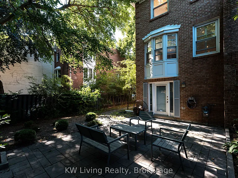96 Confederation Way — Photo 15
