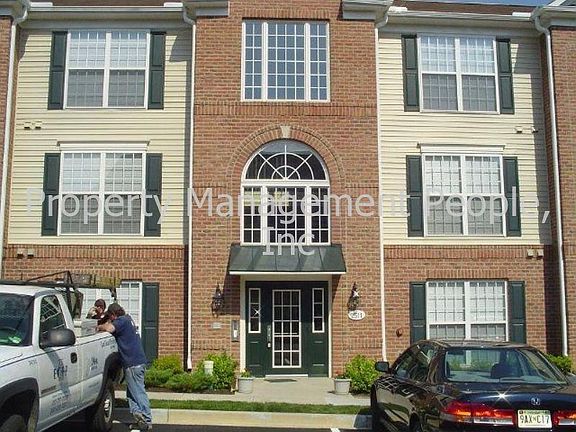 Luxurious elevator Condo- Main door access with monitor 