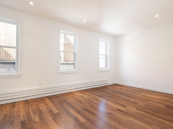 3rd image of 210 Bedford Ave #1