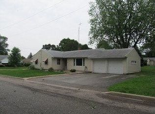 807 4th St, Harvard, IL 60033
