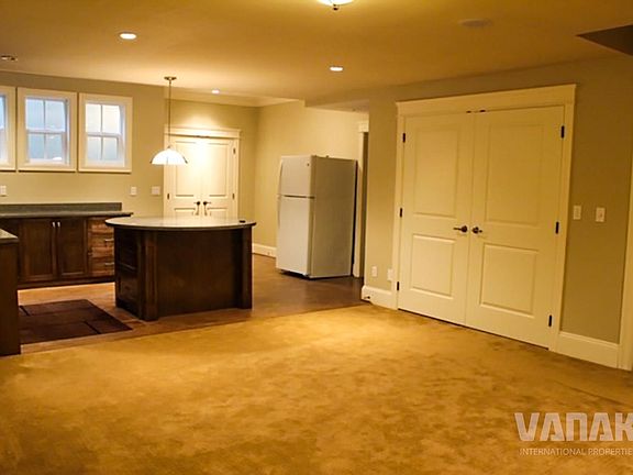 3rd image of 938 Handsworth Rd #Basement