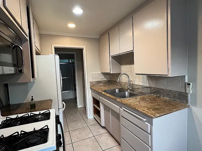 Mesa Apartments — Photo 1
