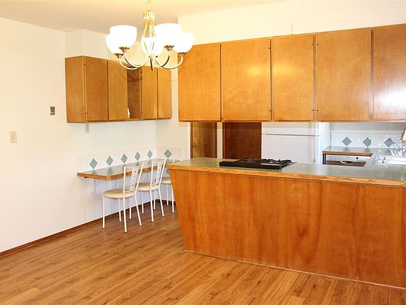 3rd image of 116 S Birchcrest Dr