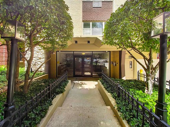 2nd image of 420 W Aldine Ave APT 228