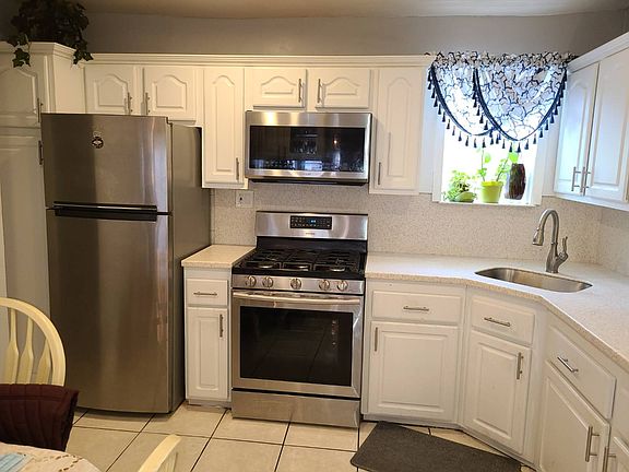 3rd image of 10416 171st St