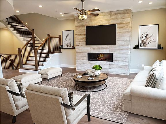 5th image of 8255 Main St #1