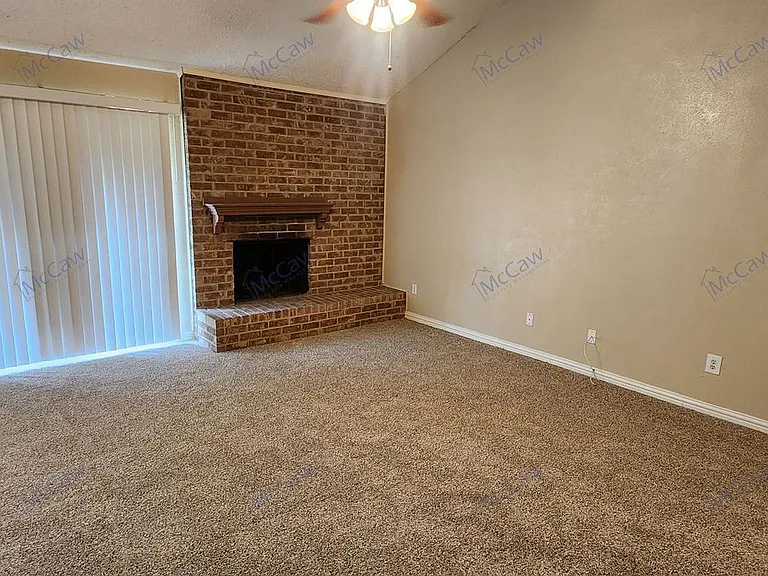 2204 Oak Hill Dr — Photo 5