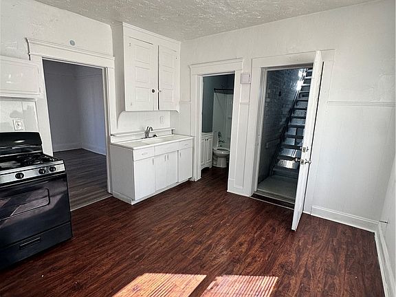 5th image of 837 Wayside Rd 2