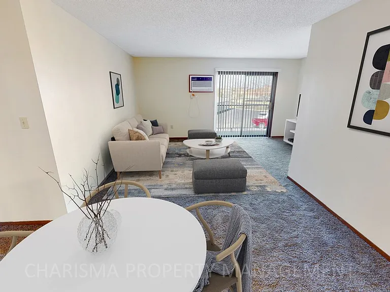 Park Apartments — Photo 7