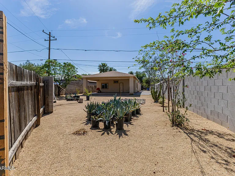 1908 E Harvard St — Photo 15