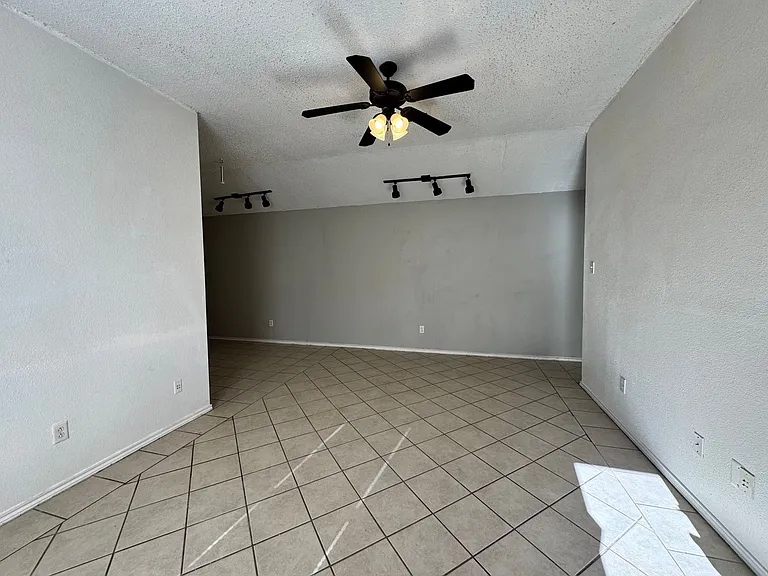 6130 Avenue P — Photo 3