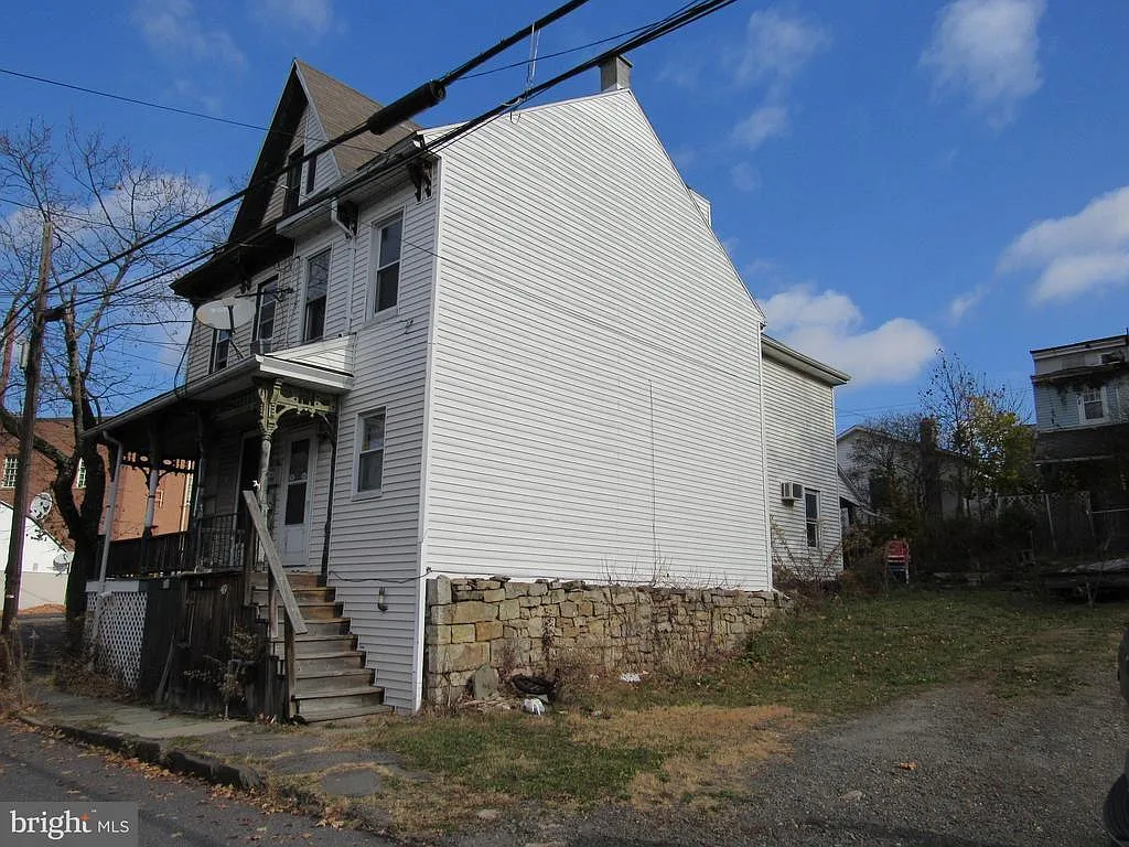 49 N Diamond St photo 1
