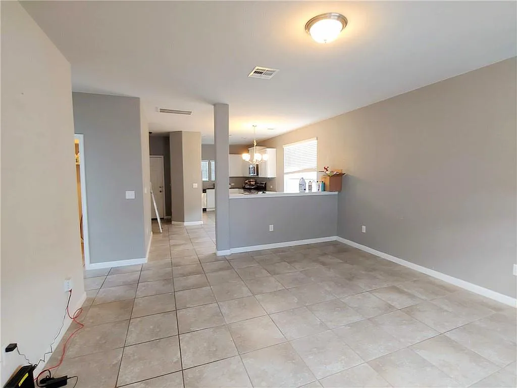 3 bed, 2.5 bath, 1496 sqft, $1,845 — Photo 4